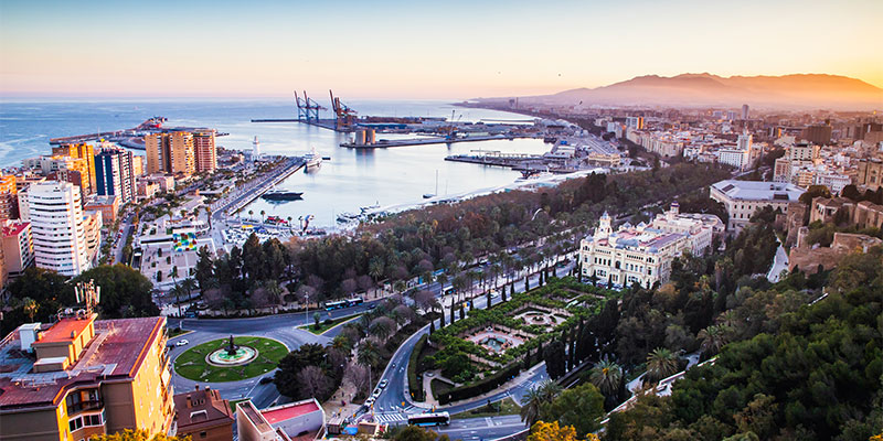 Hovedstaden på Costa del Sol, Málaga; hører også med blant Europas 10 rimeligste feriebyer.