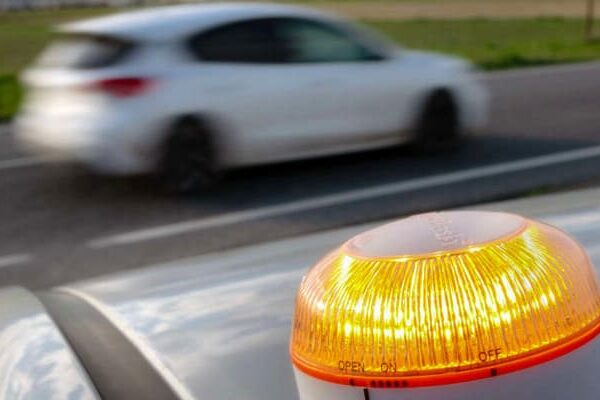 Nå dropper Spania varseltrekanten i trafikken