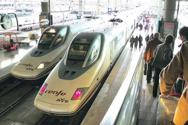 Tog mellom Madrid og Barcelona i 350 km/t