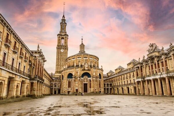 Størst i Spania: 270.000 m² – 129 meter høyt